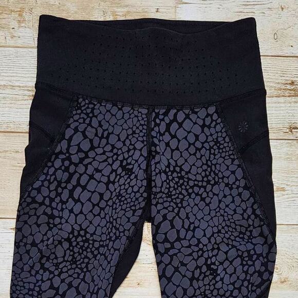 Athleta TruCool Capri Leggings Crocodile Stealth SZ XXS Small Yoga Black 348588 - Picture 2 of 13